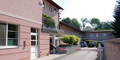 Stadthotels - Preisniveau: günstig - Salzburg-Stadt Schallmoos - Parkplatz beim Hotel - Hotel Ganslhof
