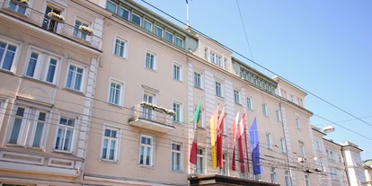 Stadthotels - Klassifizierung: 5 Sterne S - Österreich - Außenansicht des Hotel Sacher Salzburg - Hotel Sacher Salzburg