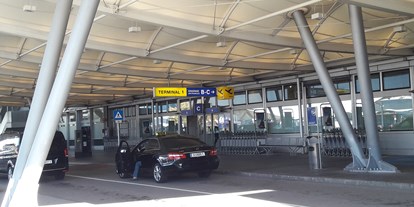 Stadthotels - Parkplatz: kostenlos beim Hotel - Das Flughafenterminal befindet sich nur wenige Schritte entfernt, perfekt für frühe Flüge :-) - Airporthotel Salzburg