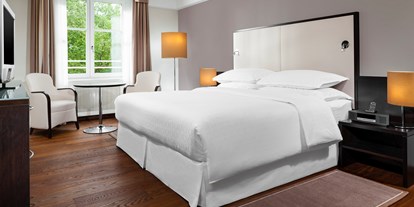 Stadthotels - 24-Stunden Rezeption - Club Room - Hotel Sheraton Grand Salzburg