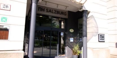 Stadthotels - 24-Stunden Rezeption - Salzburg - Hoteleingang - NH Salzburg City