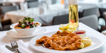 Stadthotels - Verpflegung: Frühstück - Österreich - IMLAUER Sky Restaurant - Wiener Schnitzel - IMLAUER HOTEL PITTER Salzburg