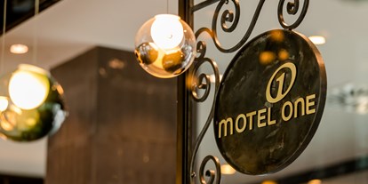 Stadthotels - Klassifizierung: 3 Sterne - Salzburg-Stadt (Salzburg) - Salzburger Schmiedekunst findet sich nicht nur in der Getreidegasse - Hotel Motel One Salzburg-Süd