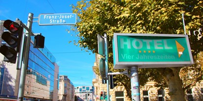 Stadthotels - Preisniveau: moderat - Salzburg-Stadt (Salzburg) - Wegweiser zum Hotel - Hotel Vier Jahreszeiten