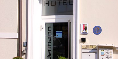 Stadthotels - Preisniveau: günstig - Salzburg-Stadt Schallmoos - Eingang zum Hotel Jedermann - Hotel Jedermann