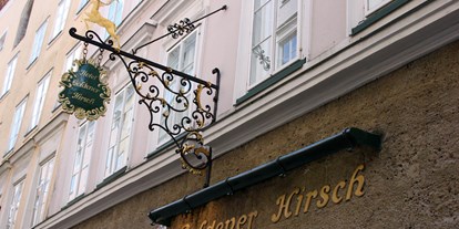 Stadthotels - Festung Hohensalzburg - Salzburg-Stadt Altstadt - Außenansicht Hotel Goldener Hirsch - Hotel Goldener Hirsch