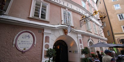 Stadthotels - Preisniveau: exklusiv - Salzburg - Im und um das Hotel wird man bestens versorgt und man findet alle wichtigen Sehenswürdigkeiten in Salzburg in Gehweite. - Radisson Blu Hotel Altstadt