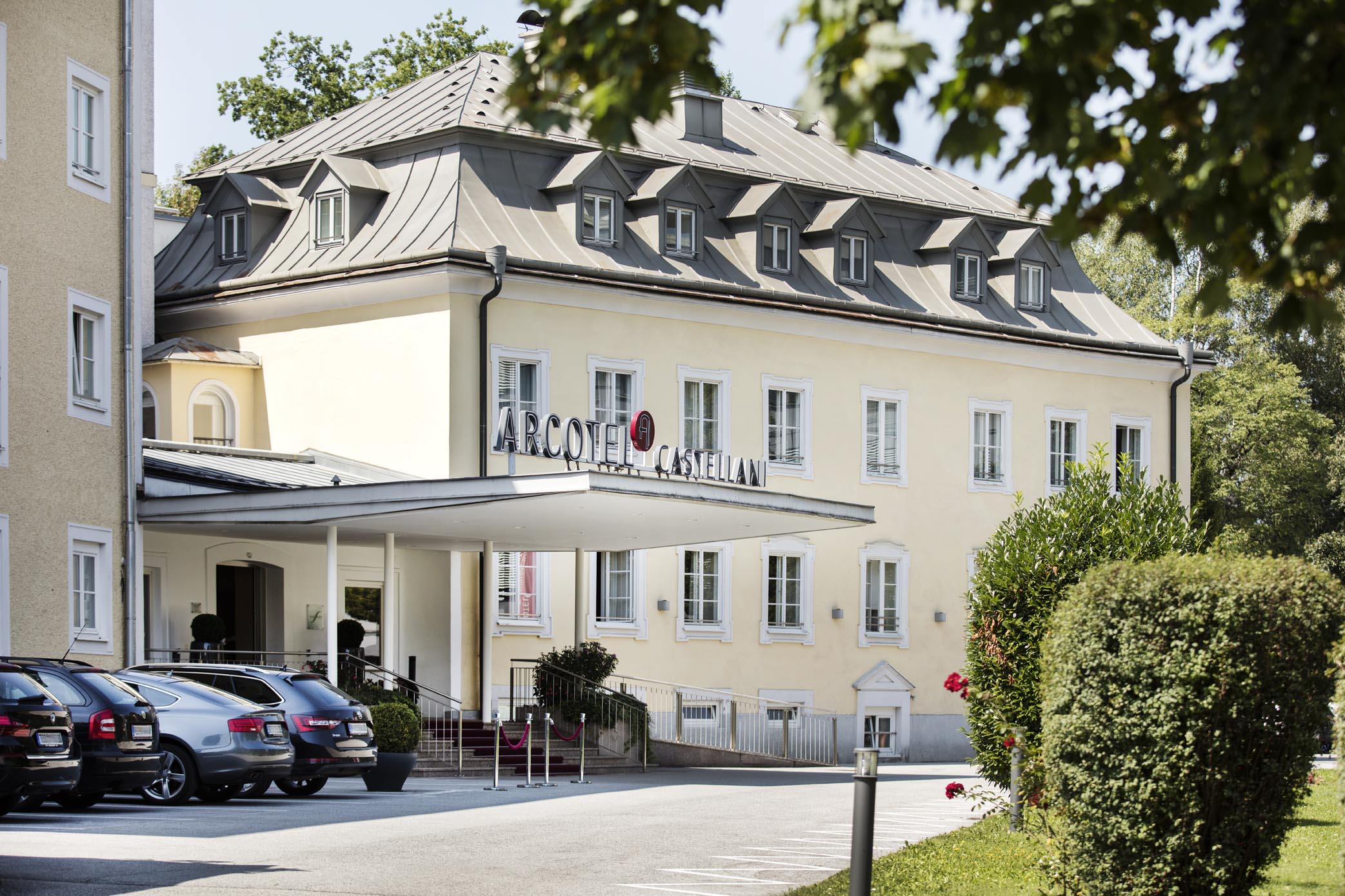 Hotel - Außenansicht Hoteleingang - ARCOTEL Castellani Salzburg