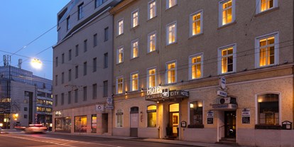 Stadthotels - Preisniveau: günstig - Österreich - Außenansicht des Urban Stay Salzburg City Hotesl in zentraler Lage - Urban Stay Salzburg City