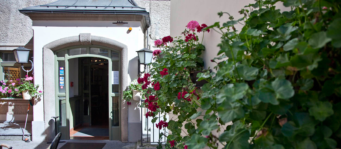 Hotel - Eingang des Hotels Schwarzes Rössl - Hotel Schwarzes Rössl