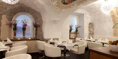 Stadthotels - Altstadt - Salzburg-Stadt (Salzburg) - Das Frühstücksbuffet mit regionalen Köstlichkeiten genießen Sie im mittelalterlichen Gewölbe.  - Hotel am Dom