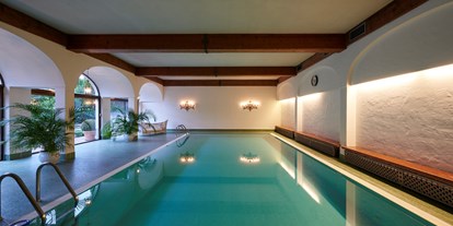 Stadthotels - Pools: Innenpool - Hotelpool mit Garten - Hotel Gasthof Brandstätter