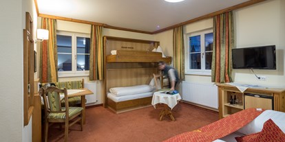 Stadthotels - Parkplatz: kostenlos beim Hotel - Salzburg - Stammhaus Familienzimmer mit Umbaubarem Stockbett - Hotel Garni Frauenschuh