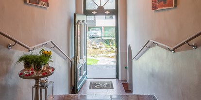 Stadthotels - Verpflegung: Frühstück - Salzburg-Stadt Aigen - Eingang des Hotels - Hotel Rosenvilla