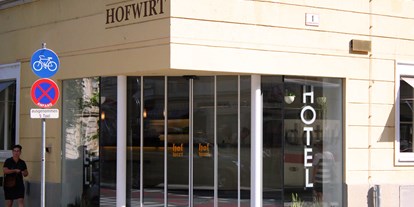 Stadthotels - Verpflegung: Frühstück - Eingang in das Altstadthotel Hofwirt - Altstadt Hotel Hofwirt