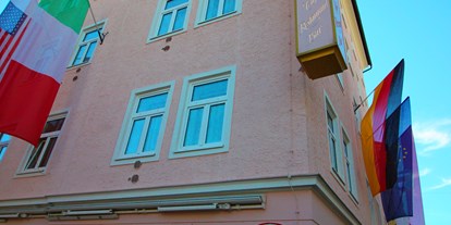 Stadthotels - Verpflegung: Frühstück - Salzburg-Stadt Altstadt - Außenansicht des Hotels Vier Jahreszeiten - Hotel Vier Jahreszeiten