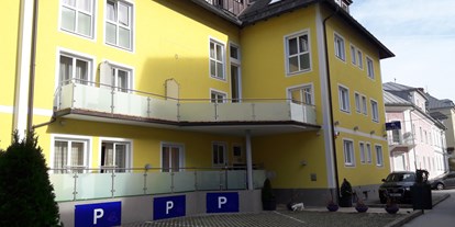 Stadthotels - Restaurant - Österreich - Parkplätze finden sich direkt vor dem Hotel - Hotel Flair