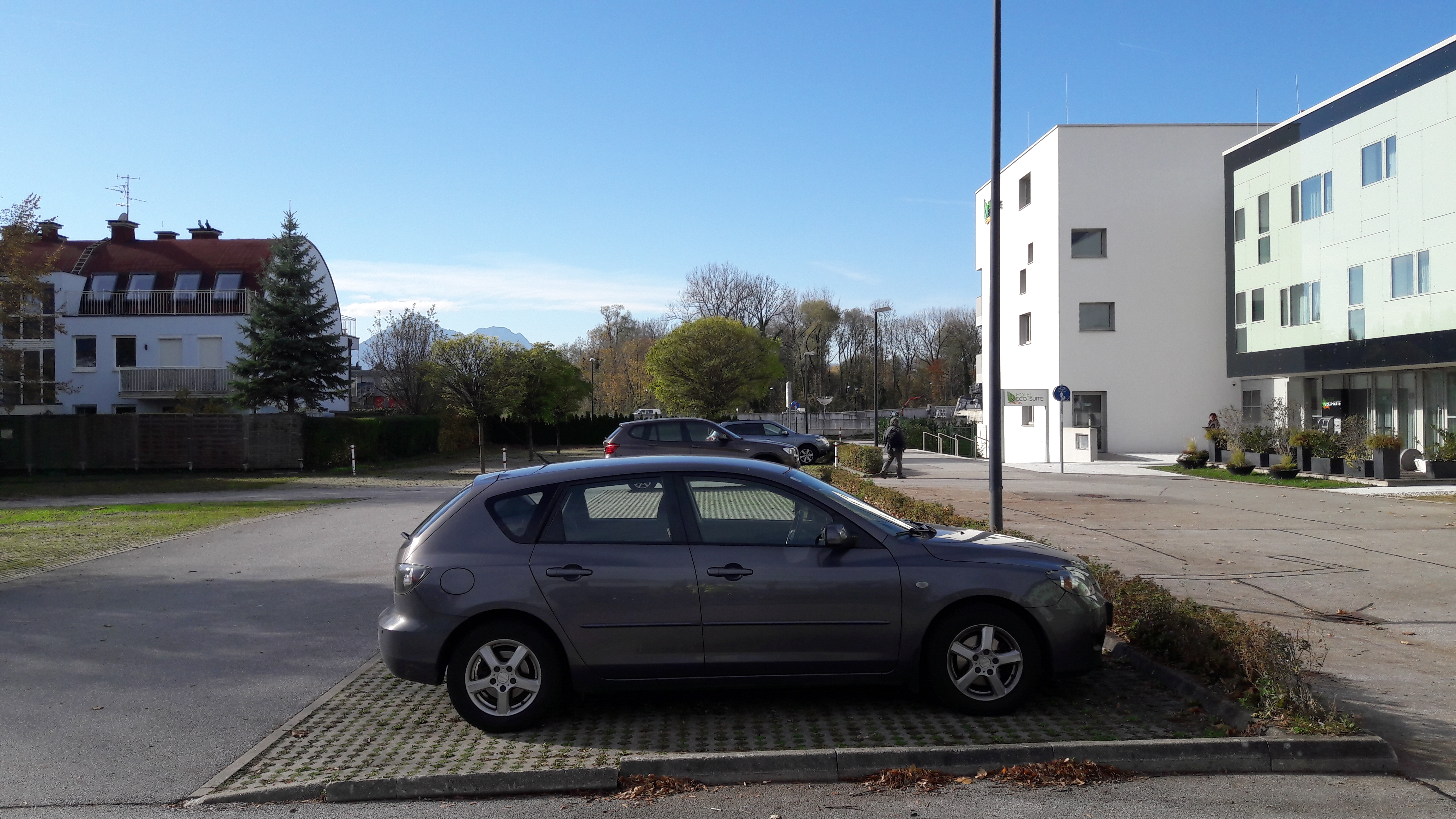 Hotel - Großer Parkplatz direkt beim Hotel - Eco Suite Hotel