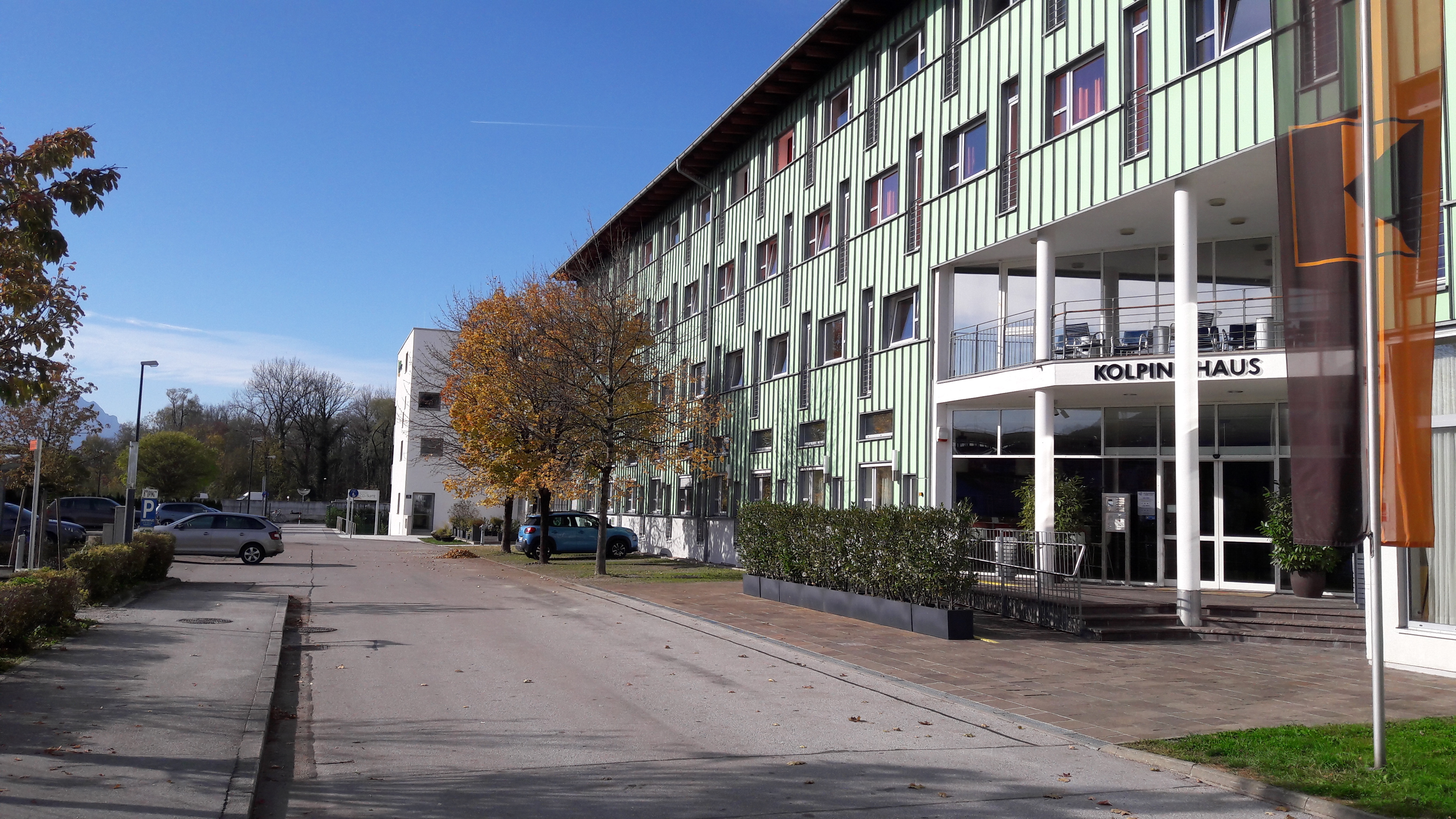 Hotel - Das Hotel ist sehr ruhig gelegen und befindet sich nur wenige Meter von der Salzach entfernt - Kolpinghaus Salzburg