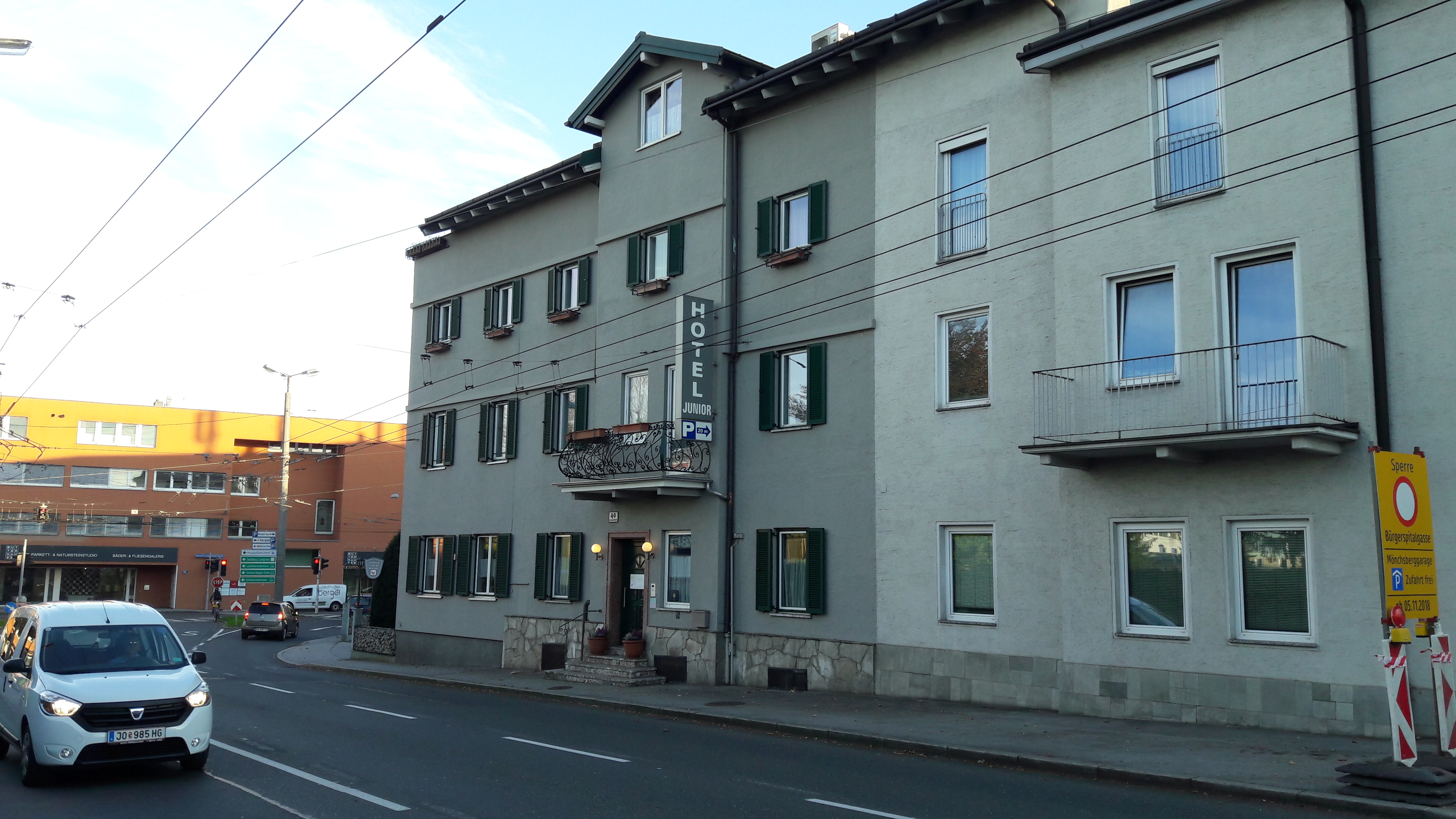 Hotel - Hotel Junior Eingang Innsbrucker Bundesstraße - B&B Hotel Junior