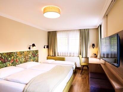 Stadthotels - Preisniveau: günstig - Doppelzimmer Deluxe - für 3 Personen  - Das Grüne Hotel zur Post - 100% BIO