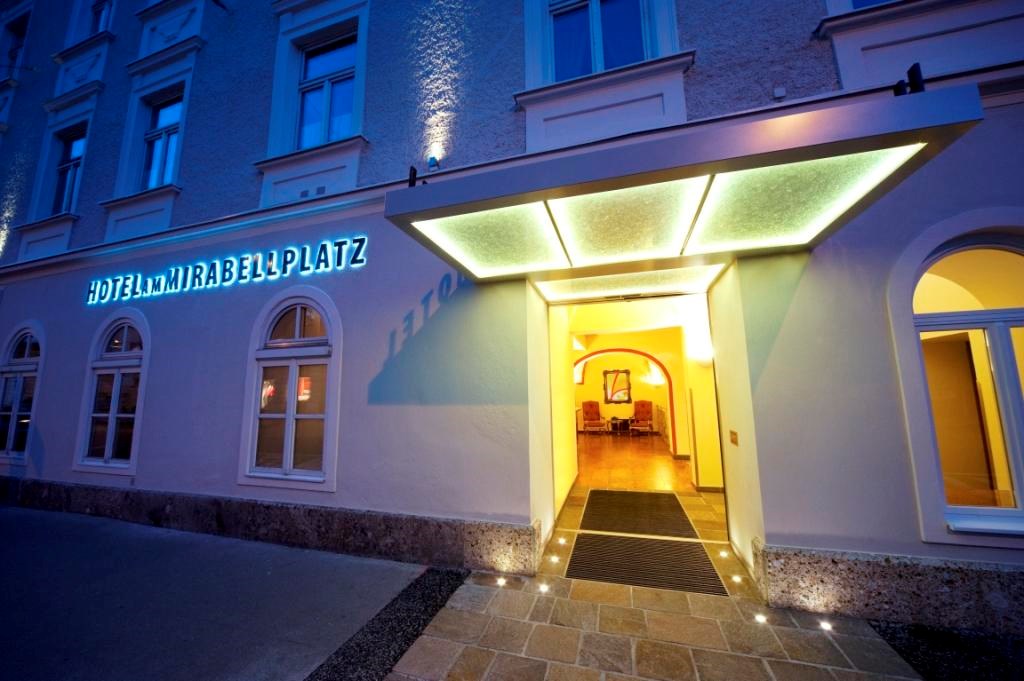 Hotel: An einem der schönsten Orte in Salzburg befindet sich das Hotel am Mirabellplatz. Das Schloss Mirabell mit dem wundervollen Mirabellgarten sind nur einen Sprung entfernt. - Hotel am Mirabellplatz