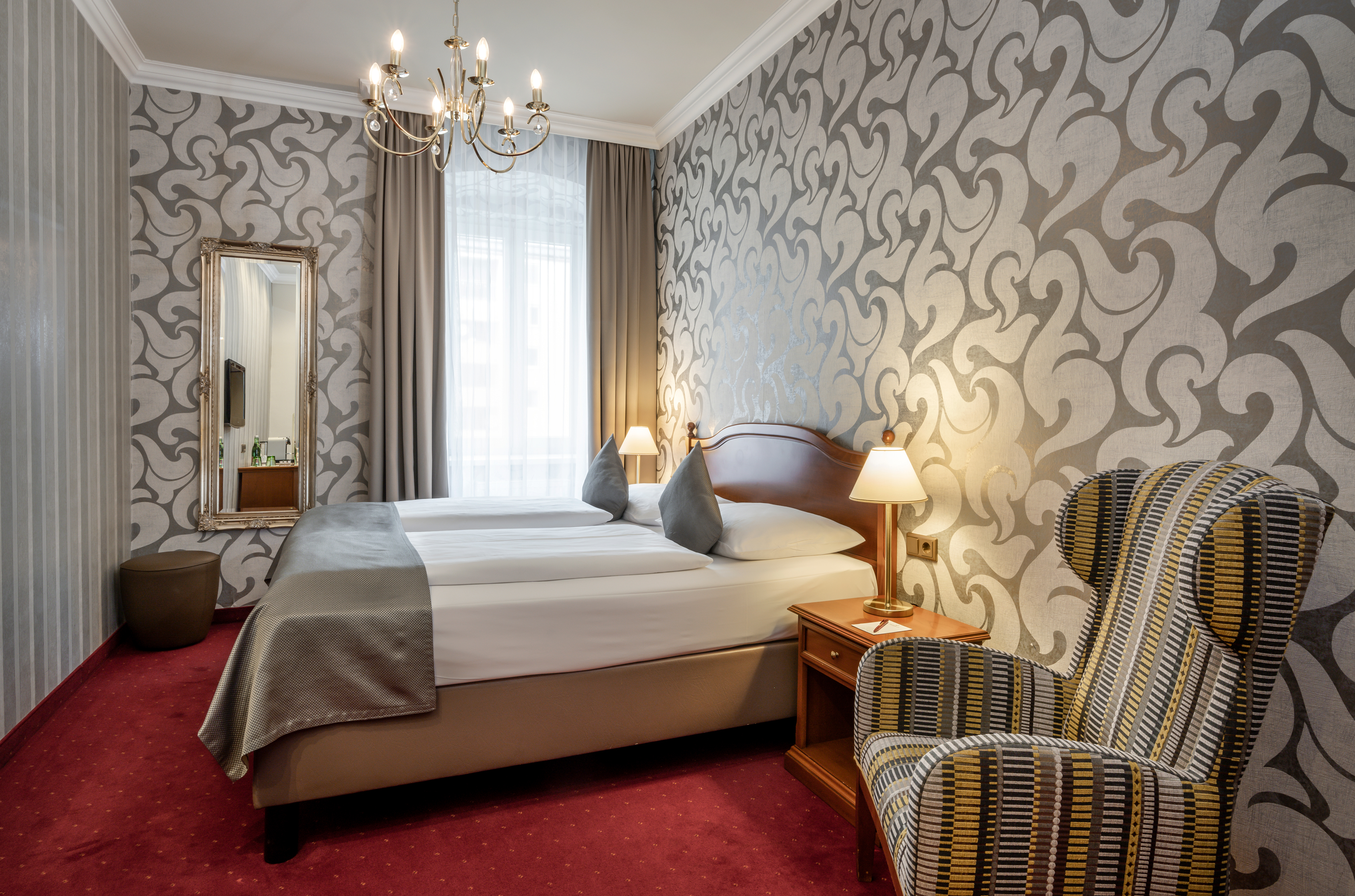 Stadthotels - Festspielhaus - Salzburg-Stadt (Salzburg) - Erstklassige Ausstattung, stilvolle Möbel und elegantes Design mit individueller Note. Die Superiorzimmer wurden mit viel Liebe zum Detail ausgestattet und lassen die Gäste den Zauber der Mozartstadt erleben. Ideal für längere Aufenthalte in der malerischen Festspielstadt.  - IMLAUER Palais Mirabell