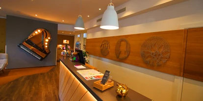 Stadthotels - Preisniveau: gehoben - Rezeption des Hotels - Hotel Der Salzburger Hof