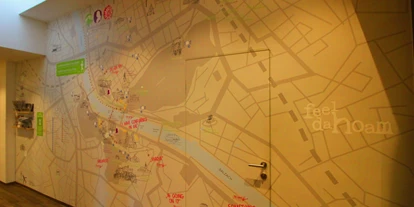 Stadthotels - Preisniveau: gehoben - Stadtplan an der Wand - Hotel Der Salzburger Hof
