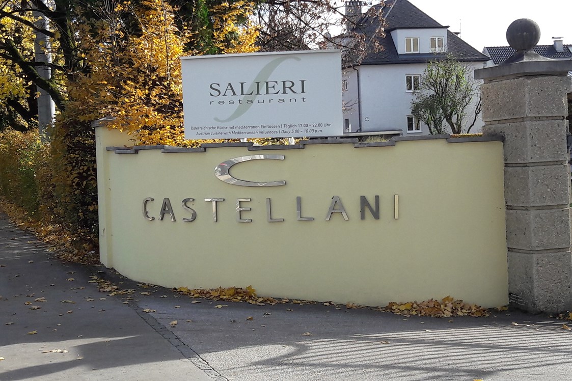 Hotel:  Einfahrt - ARCOTEL Castellani Salzburg