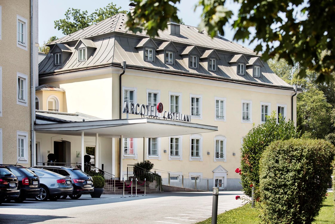 Hotel: Außenansicht Hoteleingang - ARCOTEL Castellani Salzburg