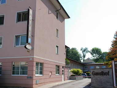 Hotel: Das Hotel Ganslhof ist sehr gut von der Autobahn erreichbar. - Hotel Ganslhof