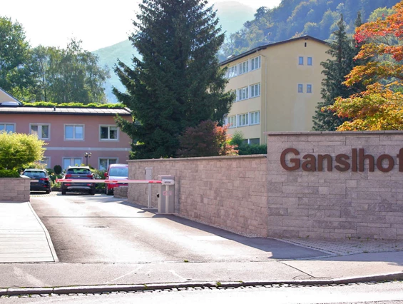 Hotel: Ein großer Vorteil sind die vorhandenen Parkplätze direkt am Hotel. - Hotel Ganslhof