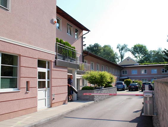 Hotel: Parkplatz beim Hotel - Hotel Ganslhof