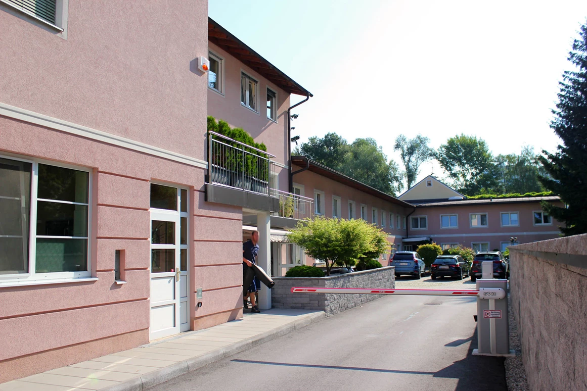 Hotel: Parkplatz beim Hotel - Hotel Ganslhof