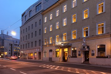 Hotel: Außenansicht des Urban Stay Salzburg City Hotesl in zentraler Lage - Urban Stay Salzburg City