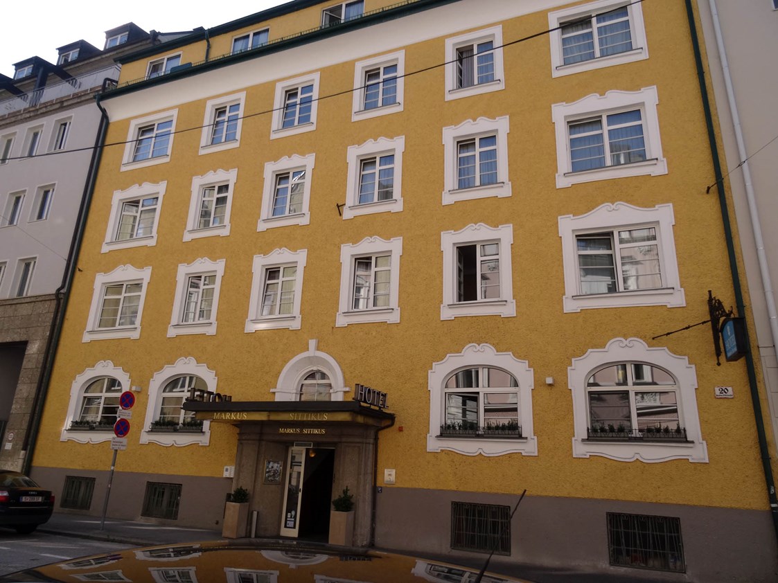 Hotel: Das schöne Altstadthaus von außen. - Hotel Markus Sittikus