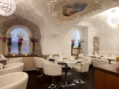 Stadthotels - Verpflegung: Frühstück - Salzburg-Stadt (Salzburg) - Das Frühstücksbuffet mit regionalen Köstlichkeiten genießen Sie im mittelalterlichen Gewölbe.  - Hotel am Dom