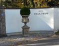 Hotel: Einfahrt - Villa Trapp