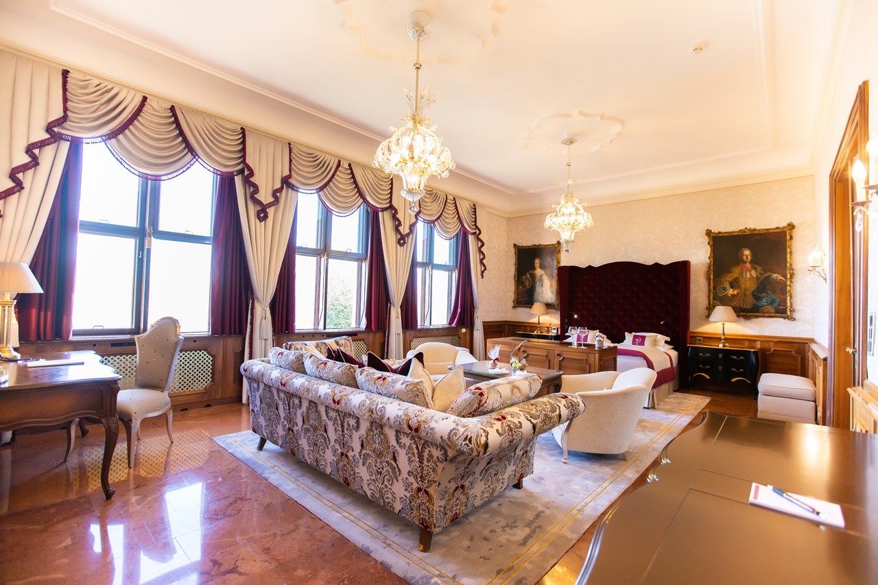 Hotel Schloss Mönchstein Zimmerkategorien Maria Theresia Suite