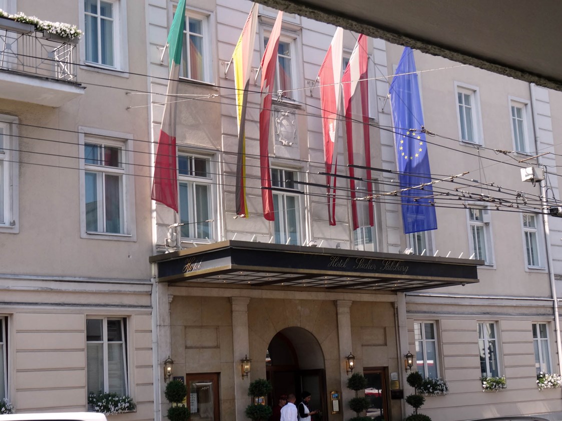 Hotel: Eingang zum Hotel - Hotel Sacher Salzburg