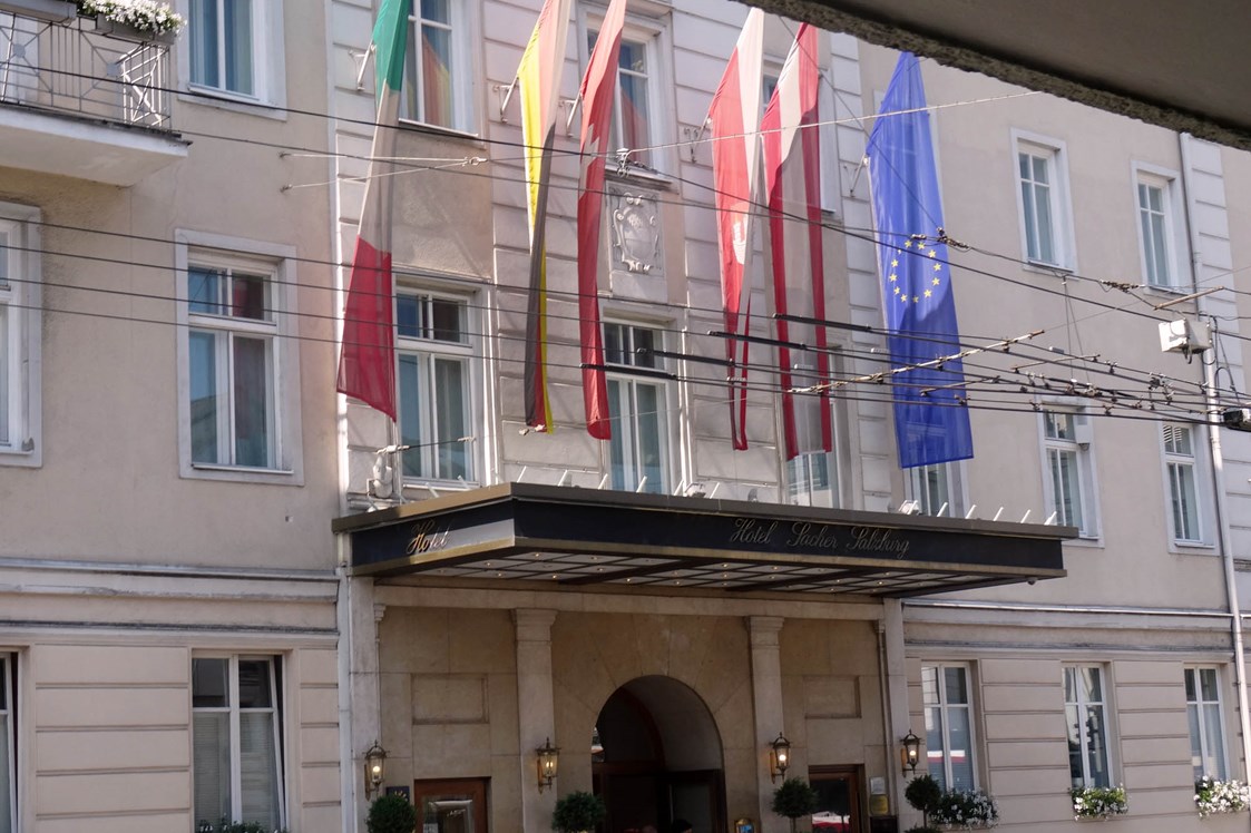 Hotel: Eingang zum Hotel - Hotel Sacher Salzburg