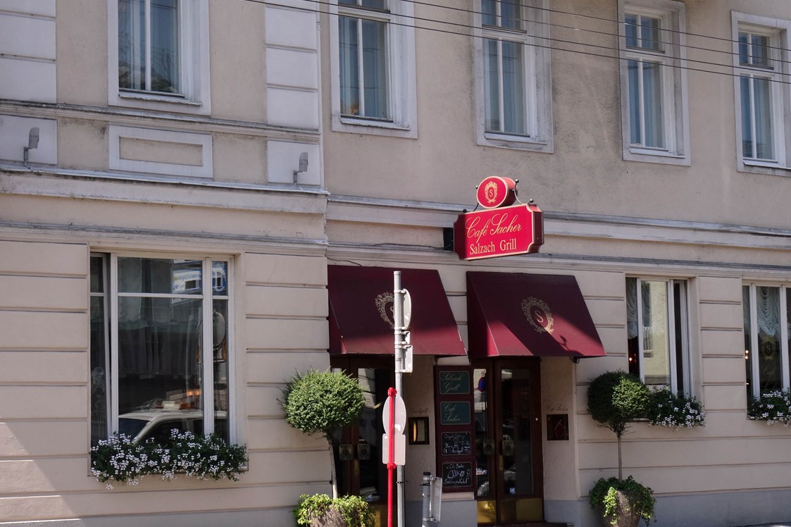 Hotel: Eingang Cafe Sacher - Hotel Sacher Salzburg