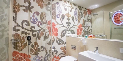 Stadthotels - Preisniveau: gehoben - Badezimmer mit Dusche - Hotel Wolf