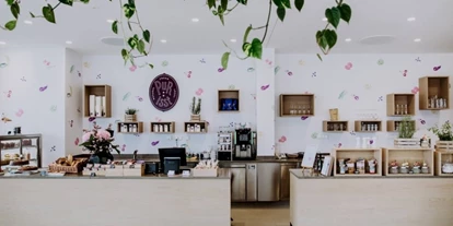 Stadthotels - Verpflegung: Frühstück - Salzburg-Stadt (Salzburg) - Verkaufstheke im Cafe und Bistro Purisst - Amadeo Hotel Schaffenrath