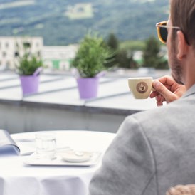 Hotel: Kaffeegenuss auf der Dachterrasse des Hotels - Amadeo Hotel Schaffenrath