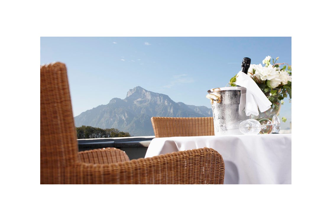 Hotel: Dachterrasse mit Blick auf den Untersberg - Amadeo Hotel Schaffenrath