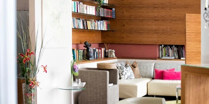 Stadthotels - Verpflegung: Frühstück - Salzburg-Stadt (Salzburg) - gemütliche Hotelbibliothek - Amadeo Hotel Schaffenrath