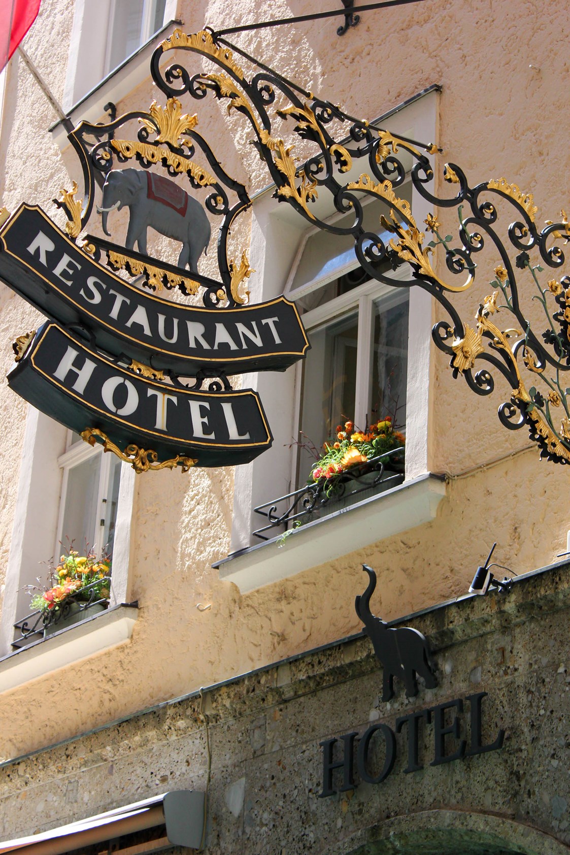 Hotel: Schild Restaurant und Hotel Elefant - Hotel Elefant