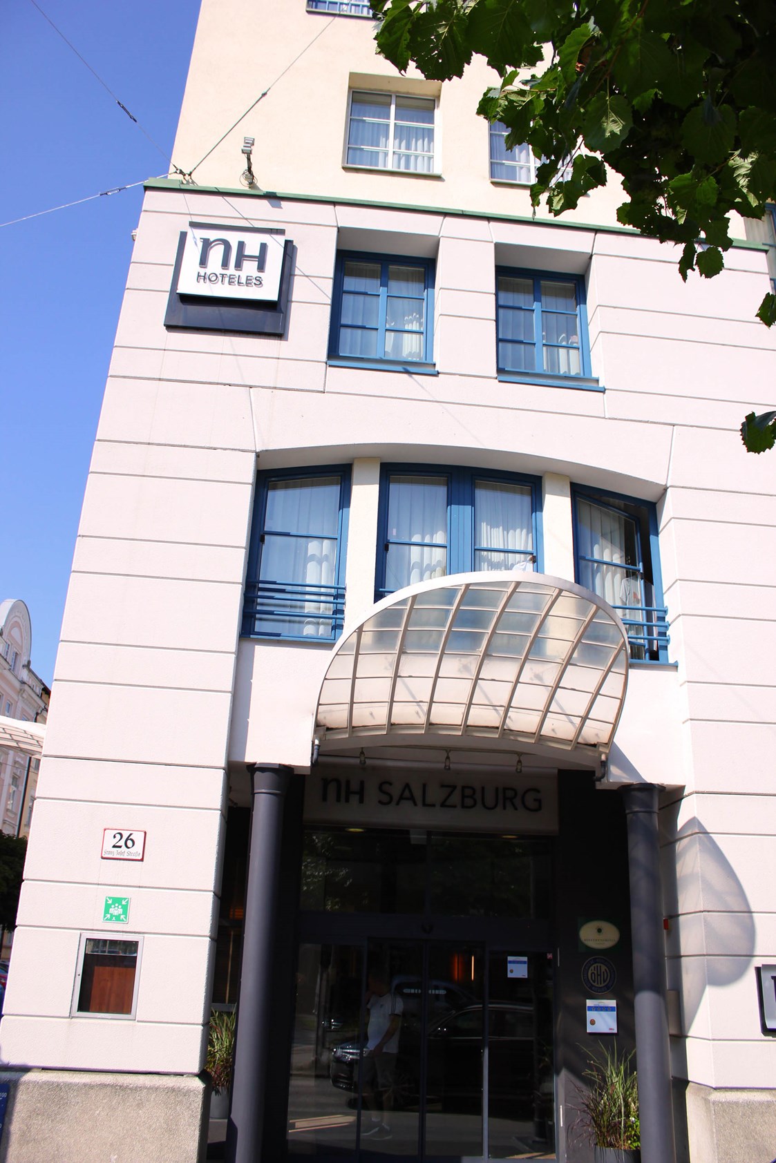 Hotel: Der Hoteleingang - NH Salzburg City